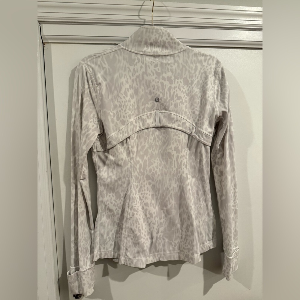 lululemon athletica Light Gray Animal Print Full-Zip Jacket - Picture 7 of 8